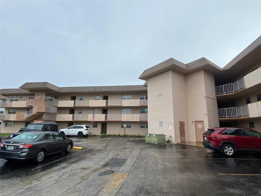 Property photo for 1200 Tallwood Avenue, #102, Hollywood, FL
