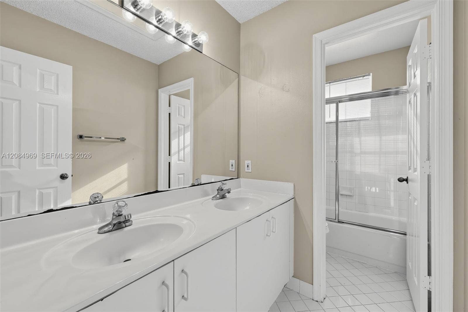 335 Cambridge Drive, Weston, FL 33326 Photo 32