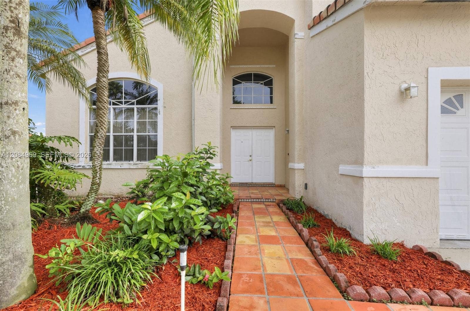 335 Cambridge Drive, Weston, FL 33326 Photo 3