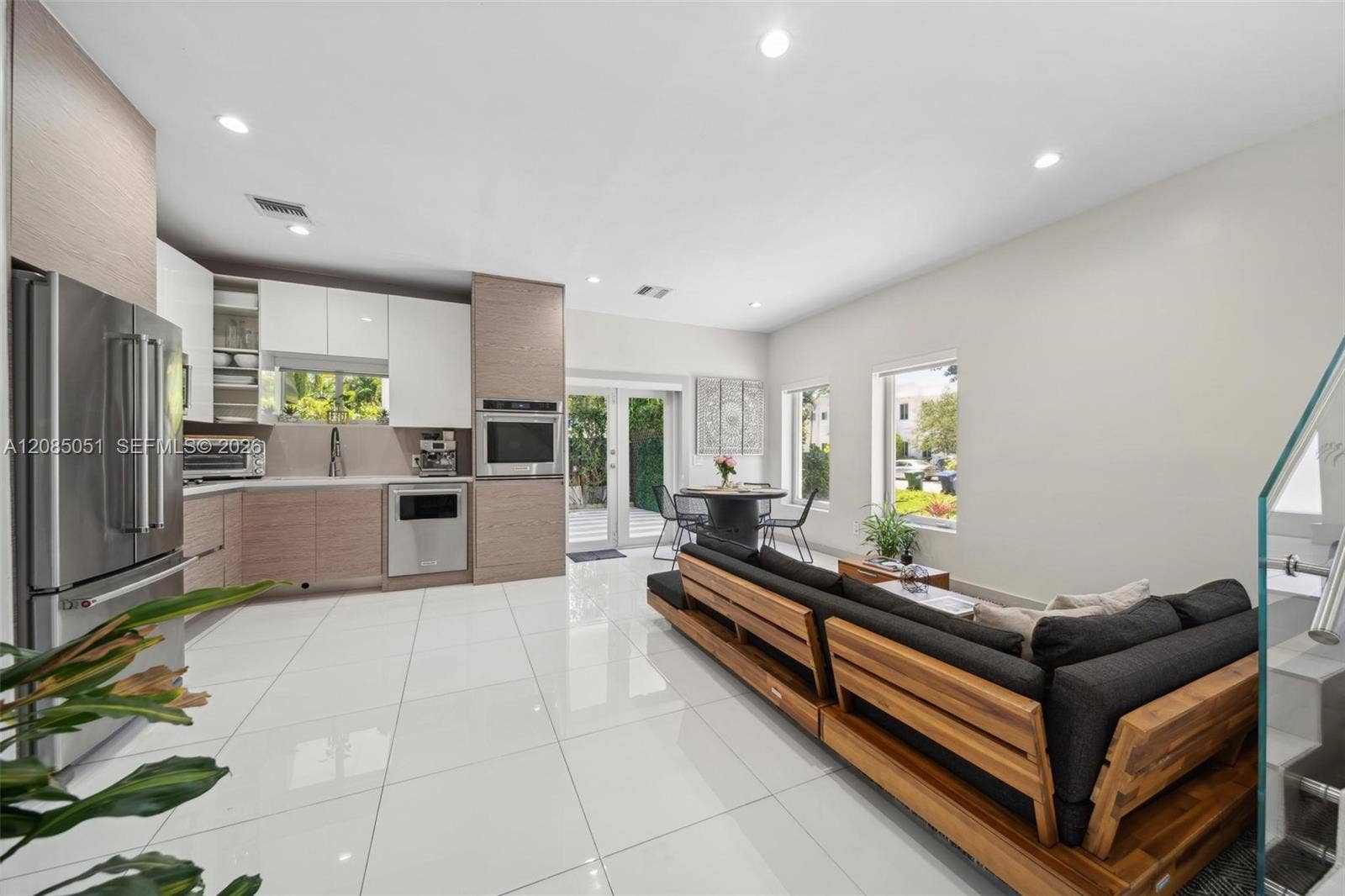 2615 NE 213th Street, Miami, FL 33180 Photo 2