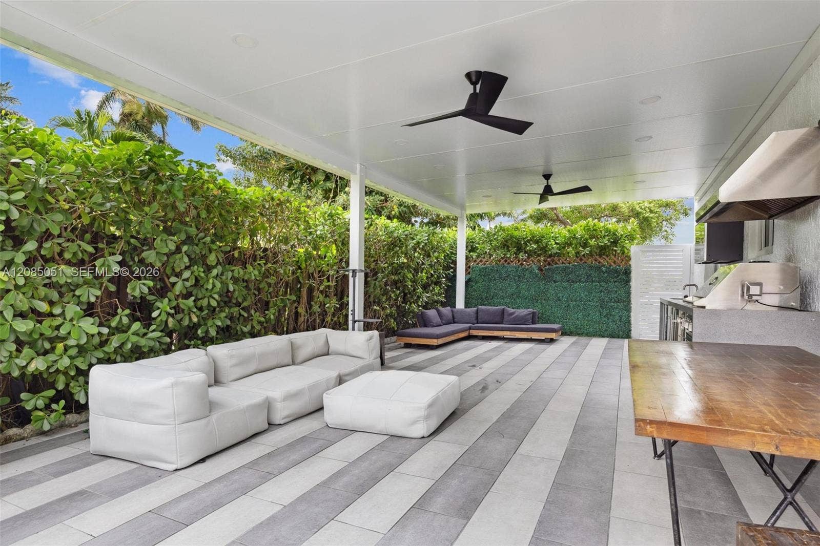 2615 NE 213th Street, Miami, FL 33180 Photo 18