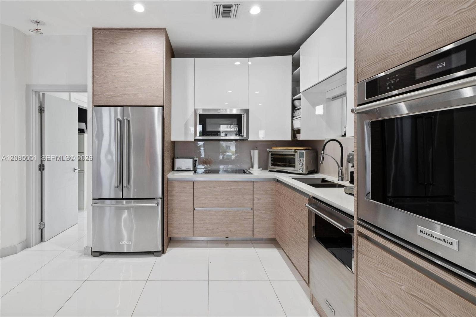 2615 NE 213th Street, Miami, FL 33180 Photo 6
