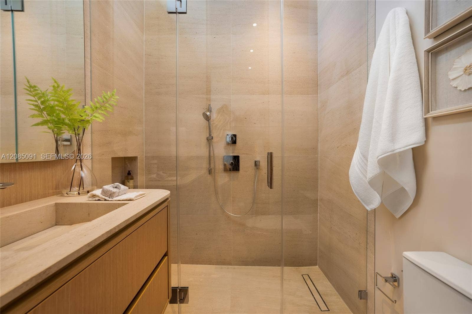 4940 Cherokee Avenue, Miami Beach, FL 33140 Maid room / office