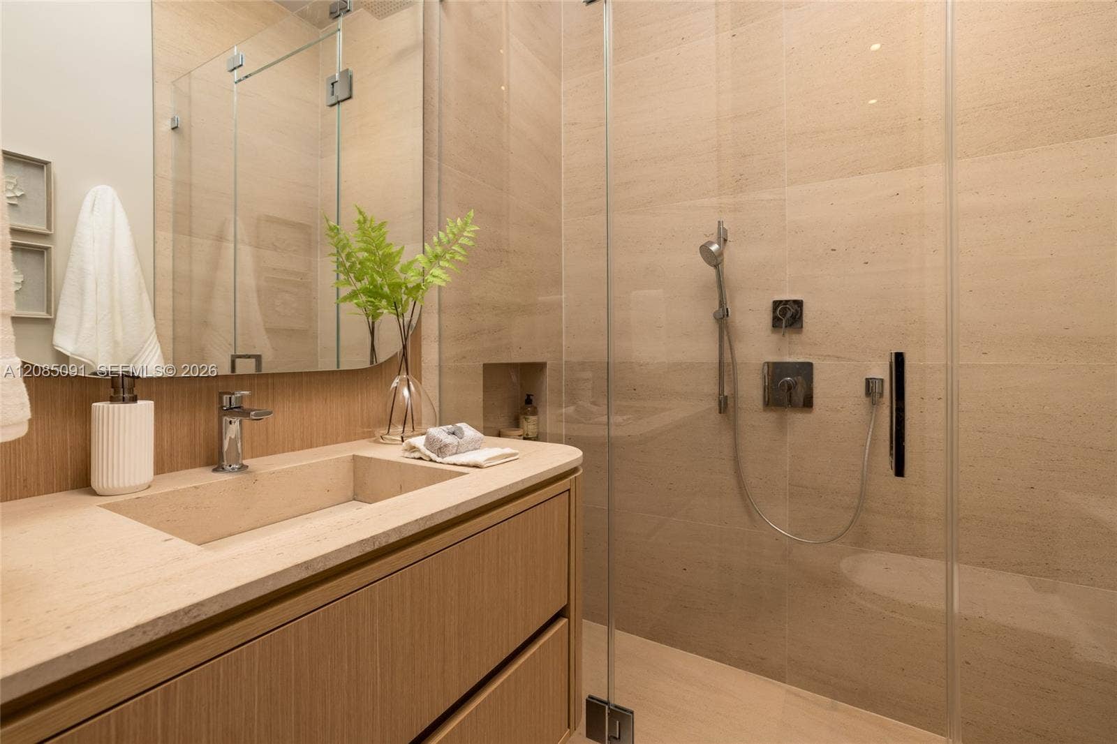 4940 Cherokee Avenue, Miami Beach, FL 33140 Maid room / office