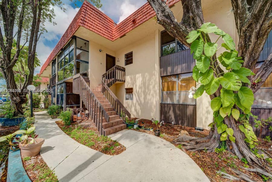 Property photo for 780 NE 199th Street, #206E, North Miami Beach, FL