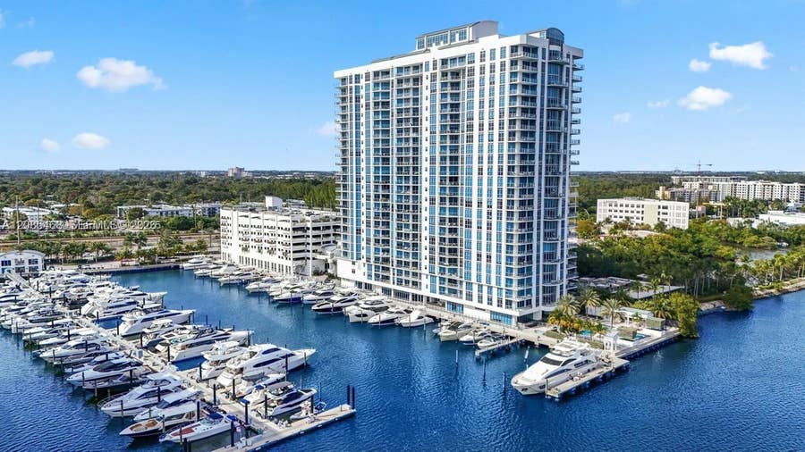 Property photo for 17301 Biscayne Boulevard, #1105, North Miami Beach, FL