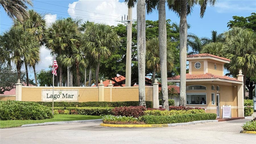 Property photo for 400 NW 127th Avenue, #16, Plantation, FL