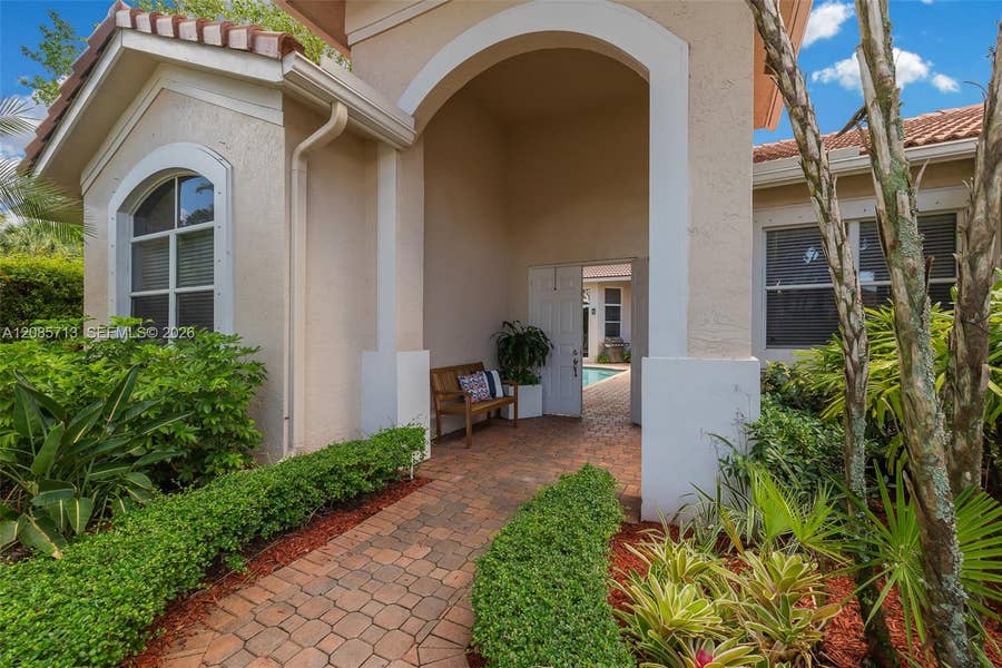 Property photo for 1604 Victoria Pointe Lane, Weston, FL