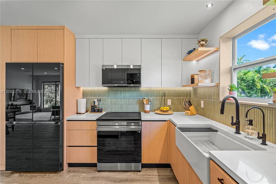 Property photo for 1126 E Hawthorne Circle, Hollywood, FL