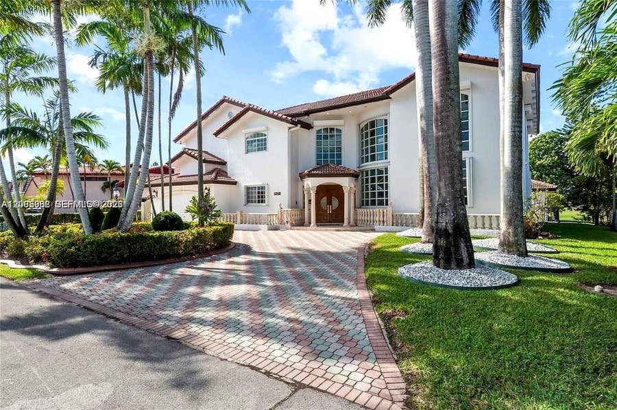 Property photo for 19420 W Saint Andrews Drive, Hialeah, FL