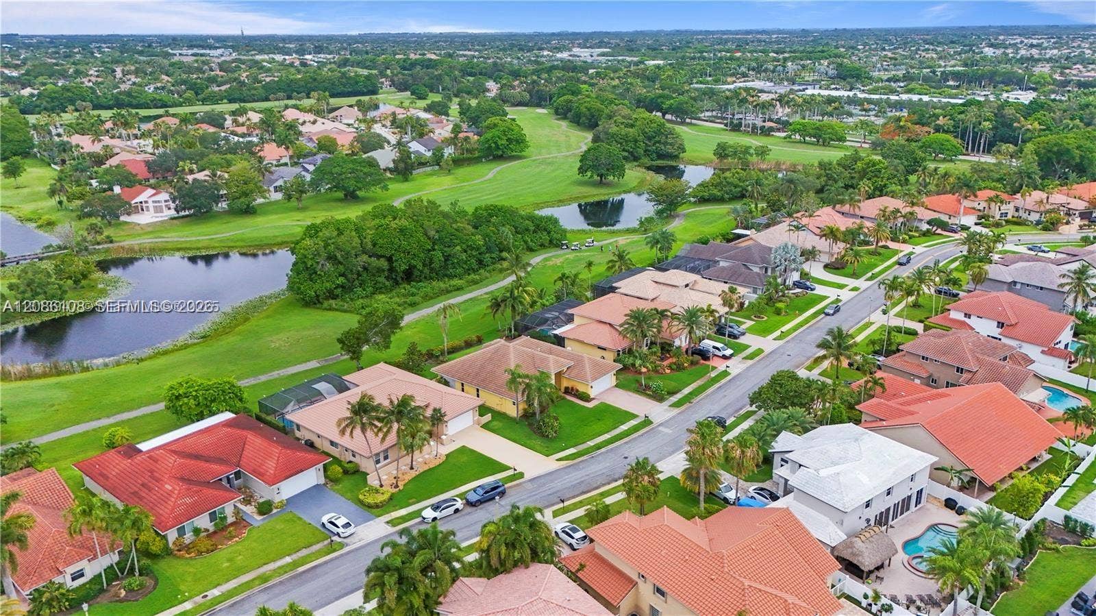 720 W Cypress Pointe Drive W, Pembroke Pines, FL 33027 Photo 2
