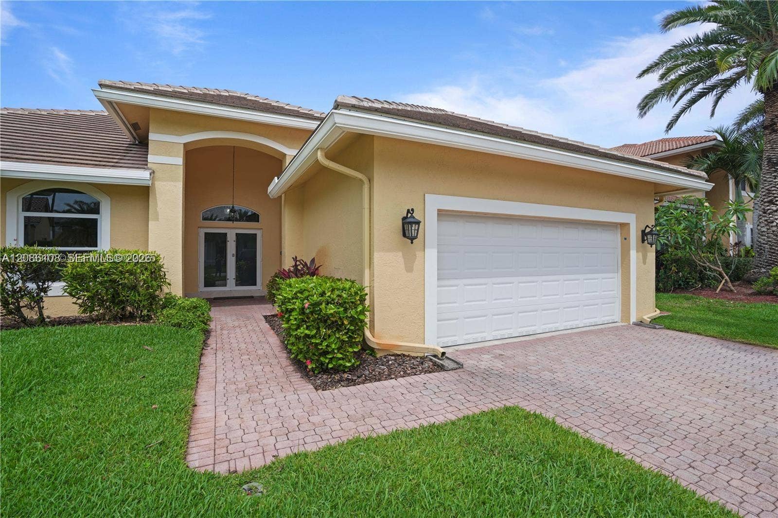 720 W Cypress Pointe Drive W, Pembroke Pines, FL 33027 Photo 5
