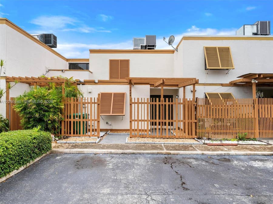 Property photo for 1424 SW 131st Place Circle E, Miami, FL