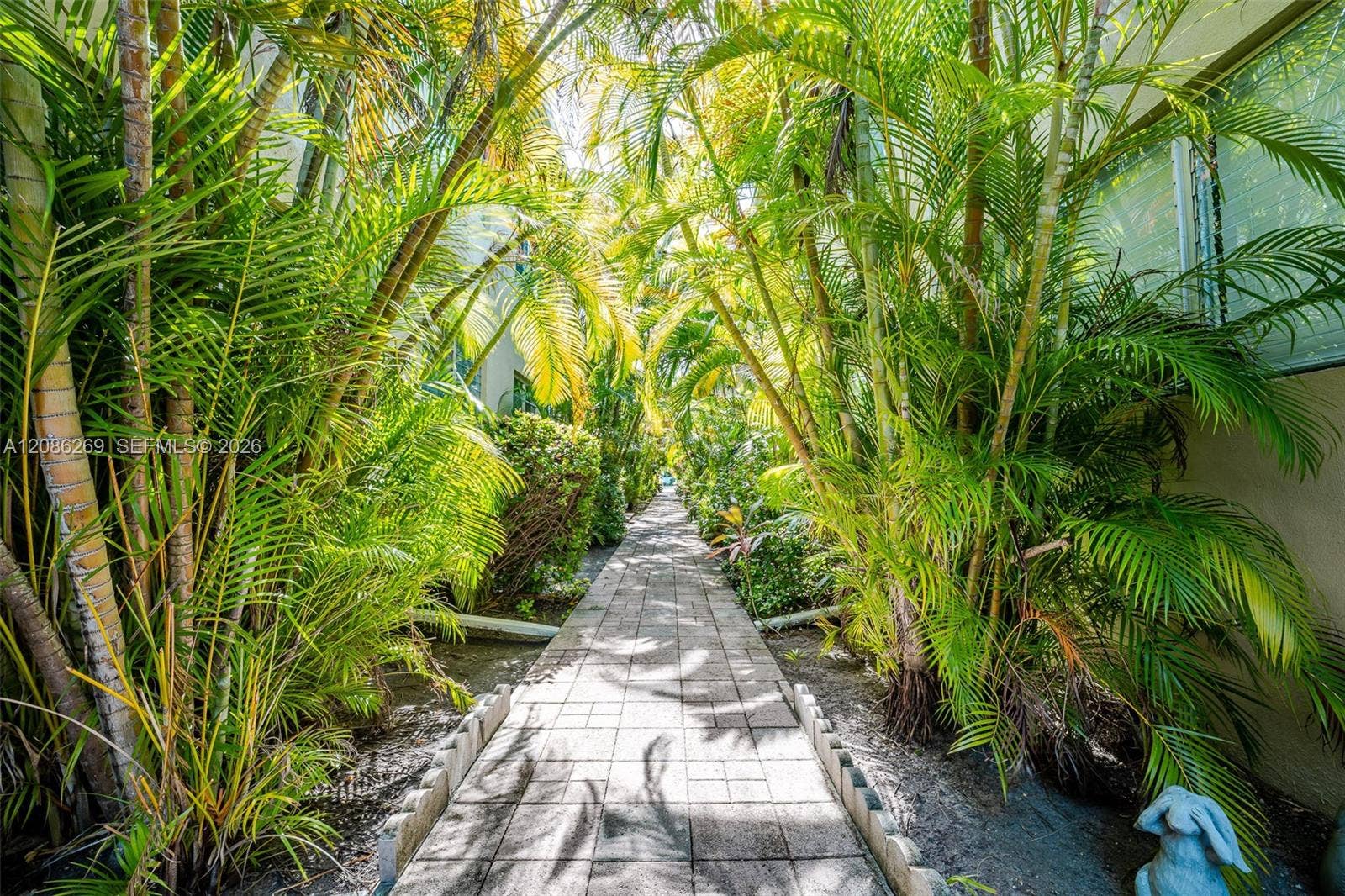 4740 Pine Tree Drive, #20, Miami Beach, FL 33140 Walkway