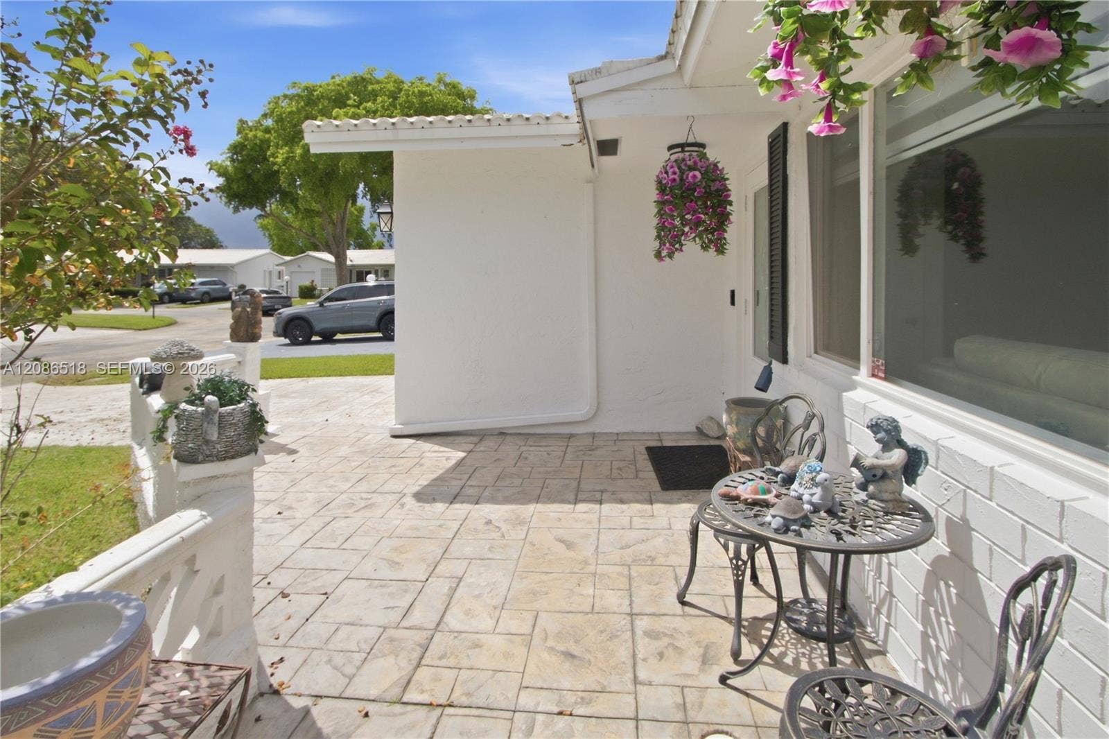 OVERSIZED FRONT PATIO