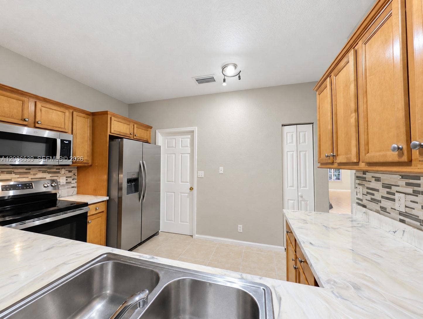 601 NW 19th Avenue, Pompano Beach, FL 33069 Photo 3