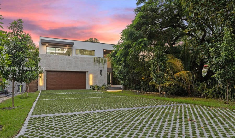 Property photo for 807 SW 12th Avenue, Fort Lauderdale, FL