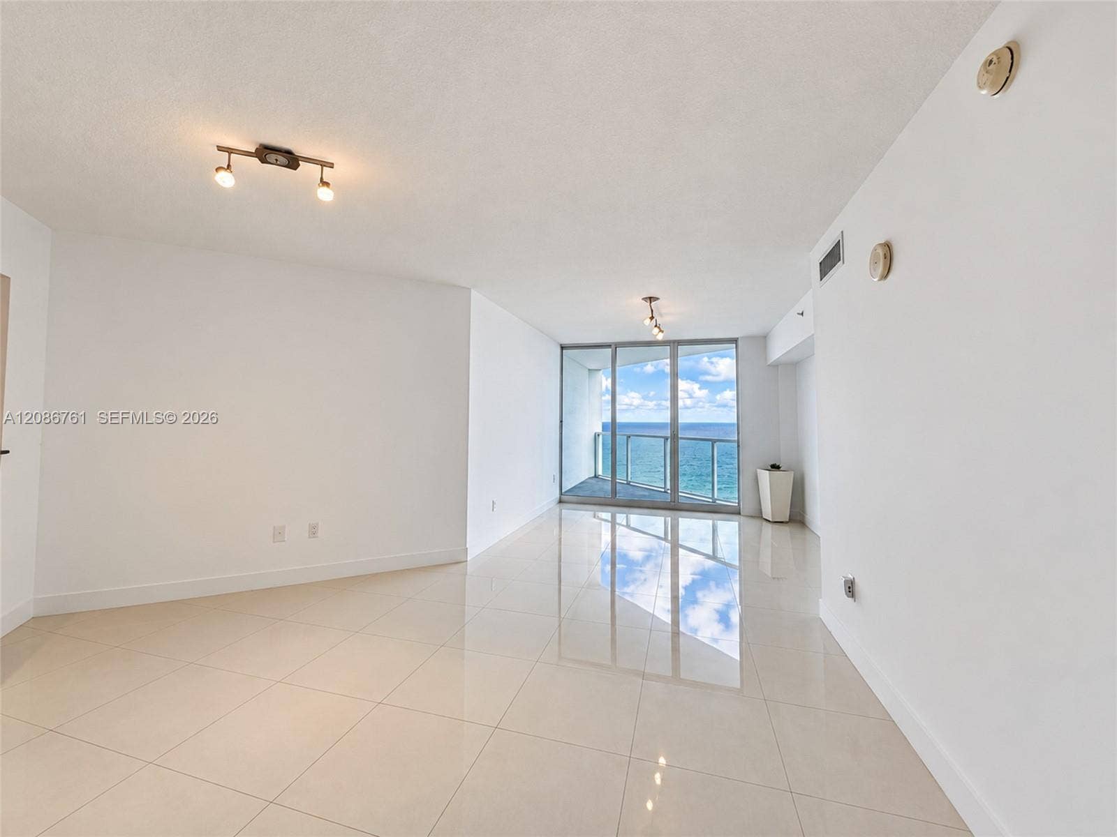 16699 Collins Avenue, #1610, Sunny Isles Beach, FL 33160 Photo 4