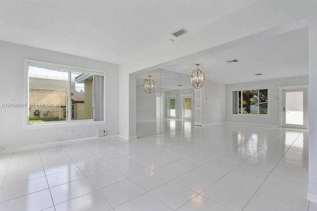 2475 NE 214th Street, Aventura, FL 33180 Photo 9