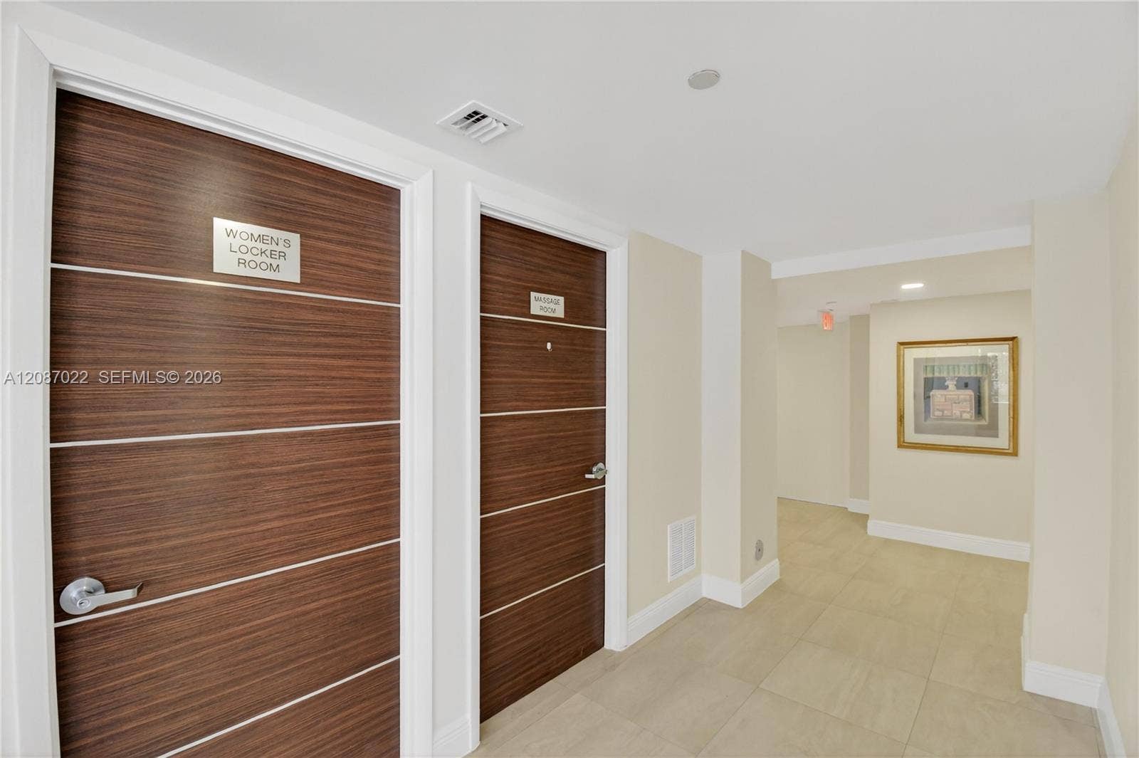 18671 Collins Avenue, #2501, Sunny Isles Beach, Sunny Isles Beach, FL 33160 Locker rooms