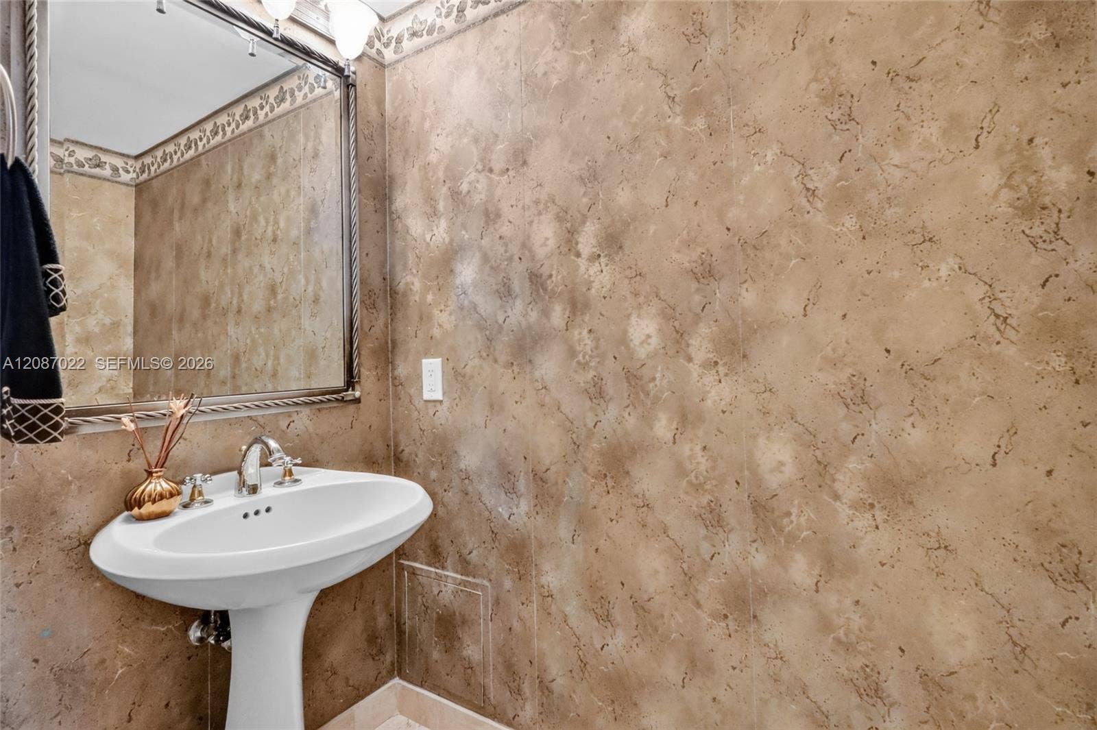 18671 Collins Avenue, #2501, Sunny Isles Beach, Sunny Isles Beach, FL 33160 Half bath