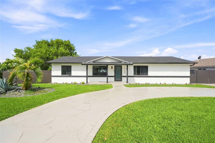 Property photo for 1707 S Curlew Lane, Homestead, FL
