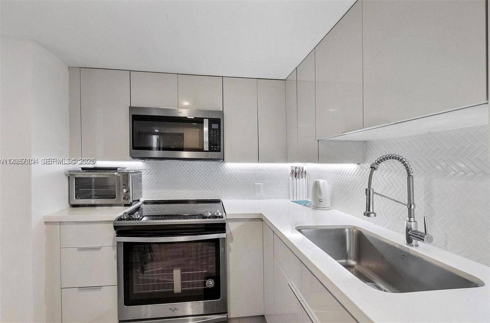 100 Bayview Drive, #PH31, Sunny Isles Beach, Sunny Isles Beach, FL 33160 Photo 8