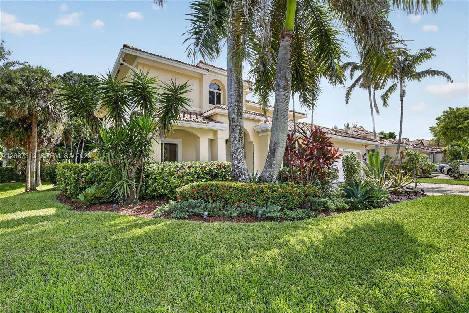 8210 Phoenician Court, Davie, FL 33328 Photo 2