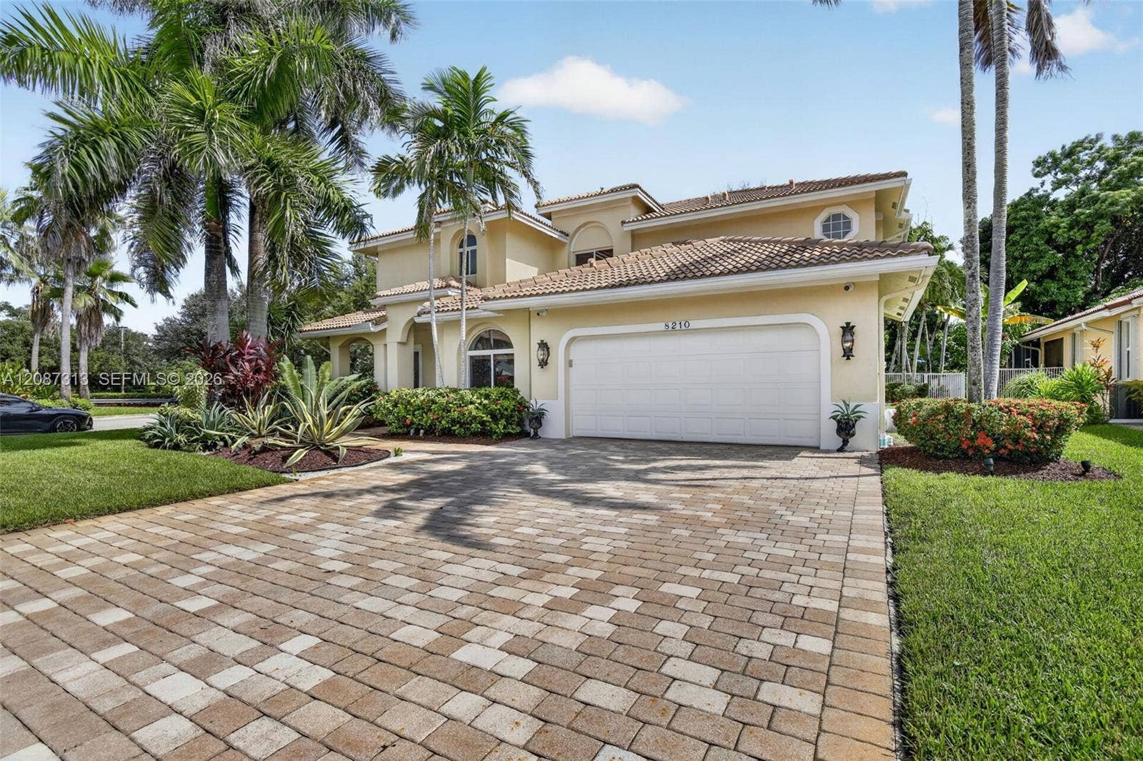 8210 Phoenician Court, Davie, FL 33328 Photo 3