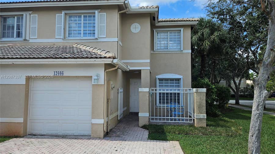 Property photo for Pembroke Pines, FL