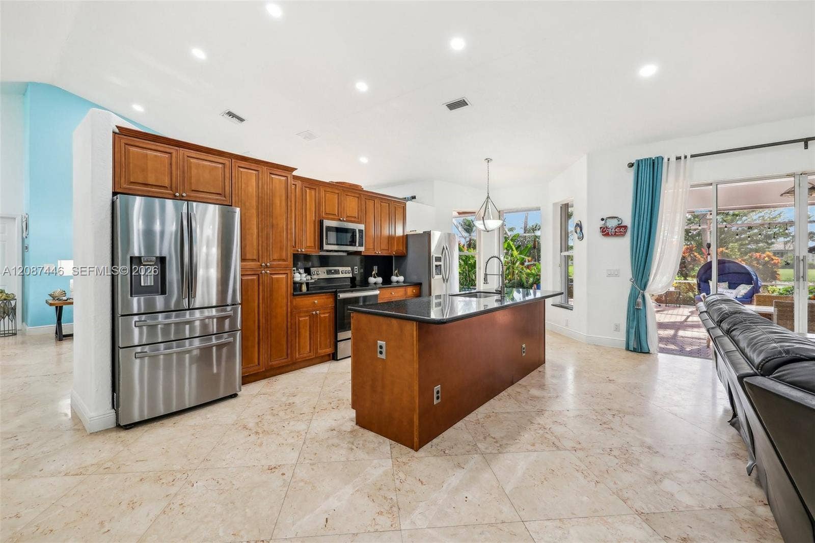 560 W Cypress Pointe Drive W, Pembroke Pines, FL 33027 Photo 6