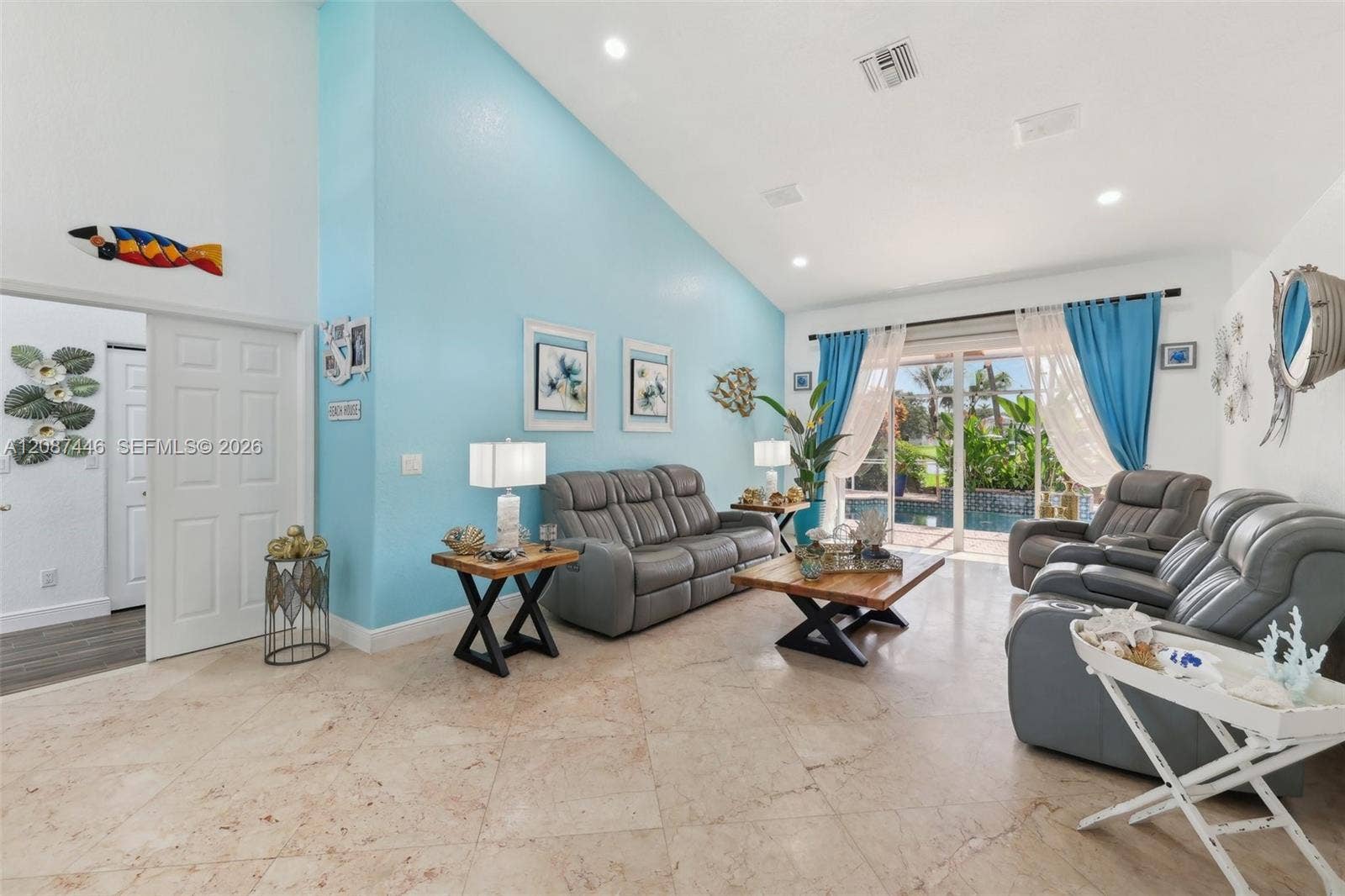 560 W Cypress Pointe Drive W, Pembroke Pines, FL 33027 Photo 5