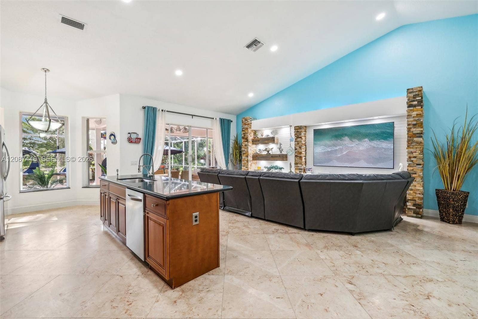 560 W Cypress Pointe Drive W, Pembroke Pines, FL 33027 Photo 7