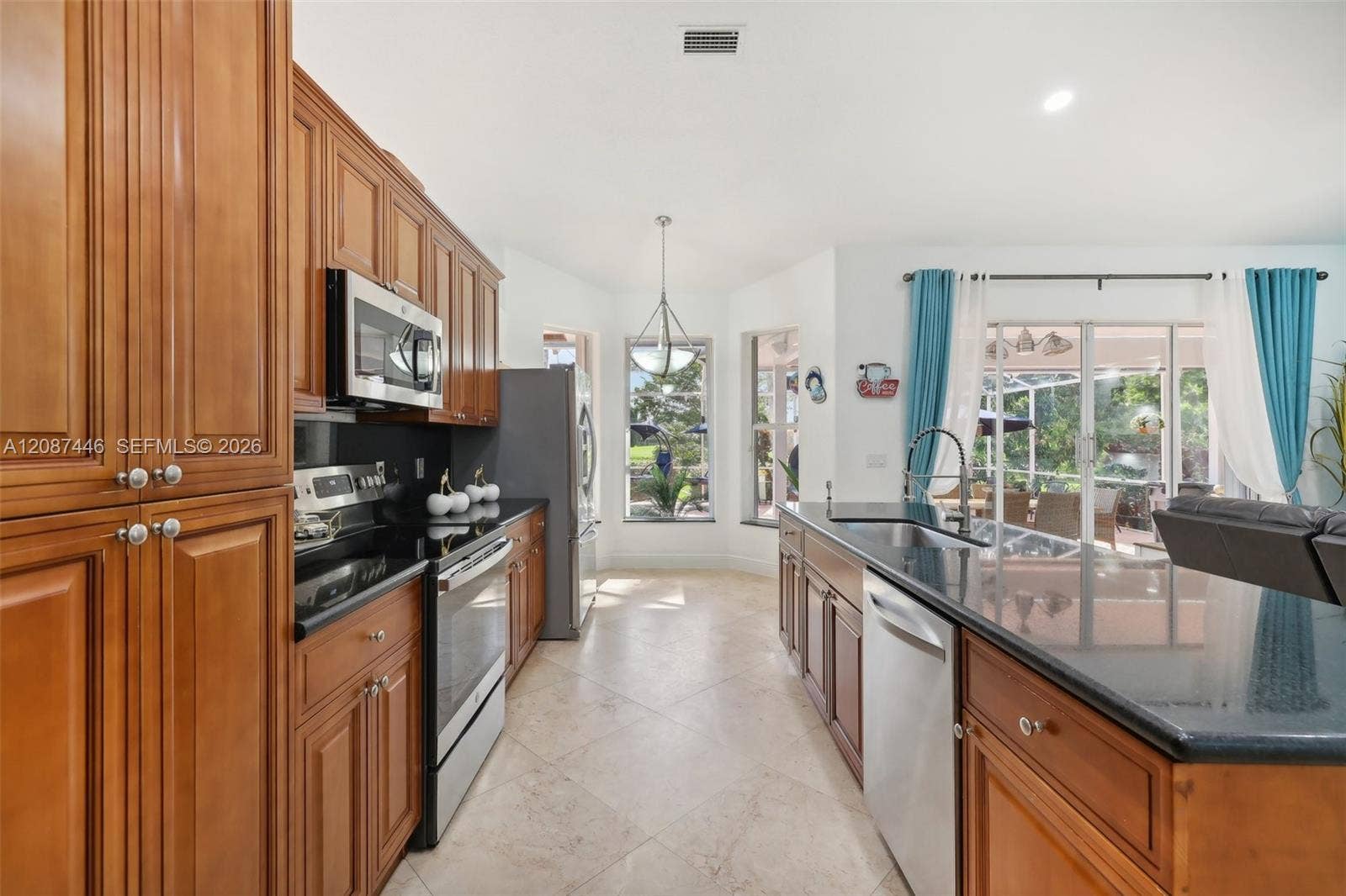 560 W Cypress Pointe Drive W, Pembroke Pines, FL 33027 Photo 25
