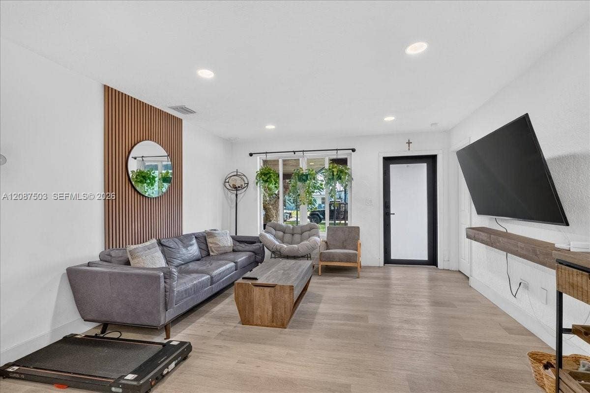 1131 N 75th Avenue, #1131, Hollywood, Hollywood, FL 33024 Photo 4