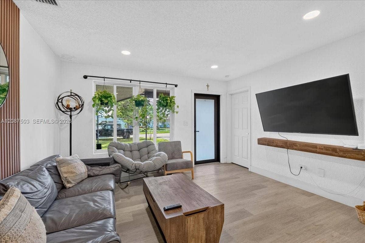 1131 N 75th Avenue, #1131, Hollywood, Hollywood, FL 33024 Photo 3