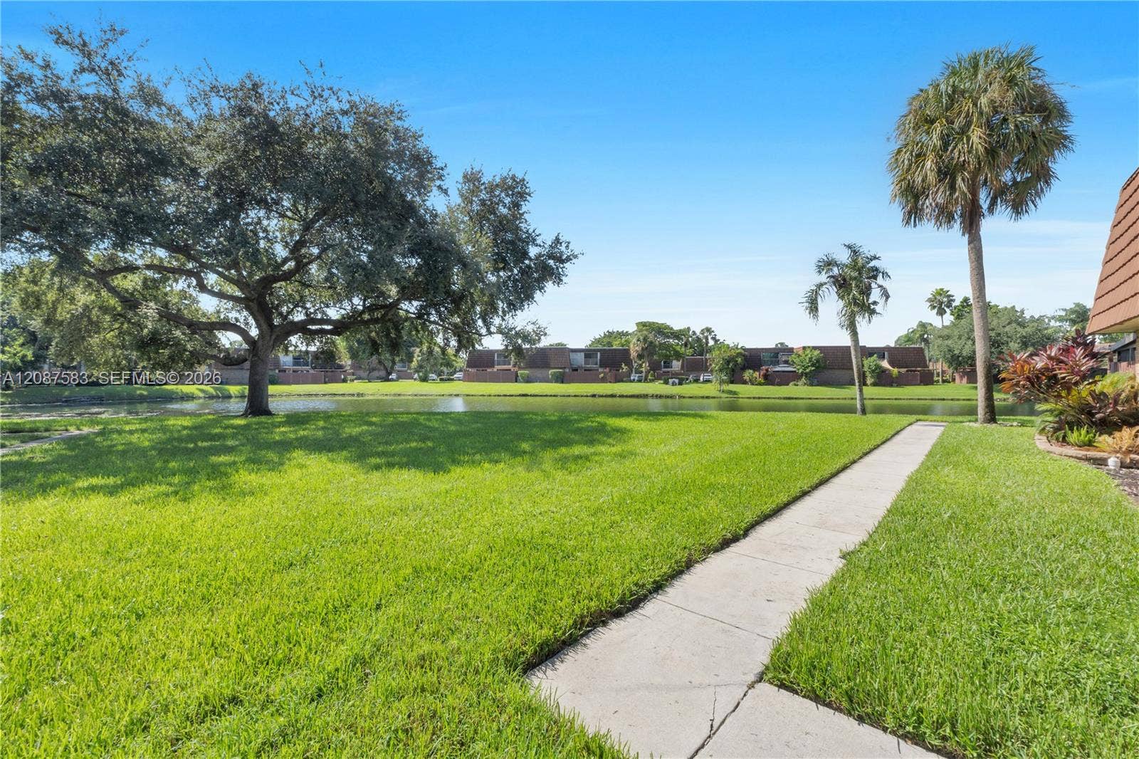 11882 SW 12th Place, Davie, FL 33325 Photo 2