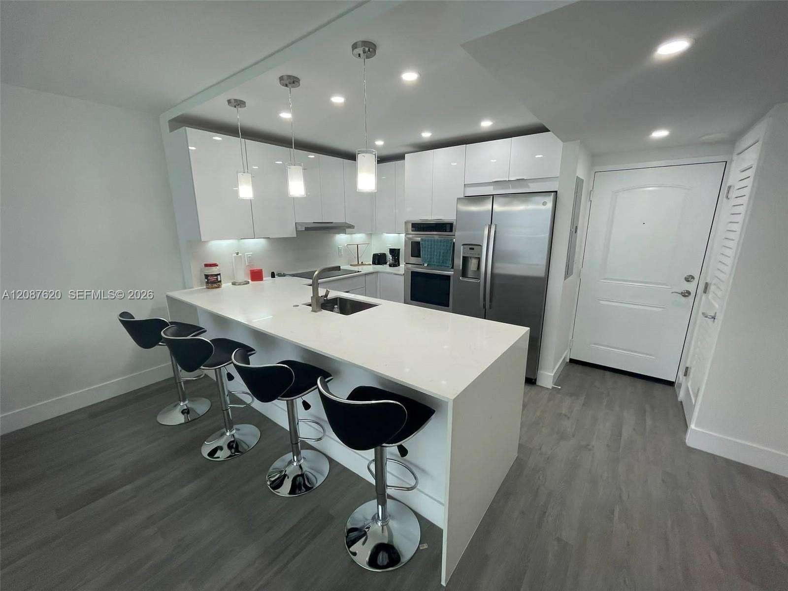 100 Bayview Drive, #1123, Sunny Isles Beach, Sunny Isles Beach, FL 33160 Photo 1