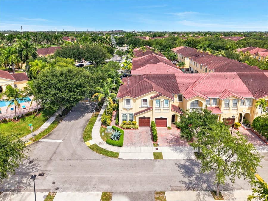 Property photo for 889 SW 151st Place, Miami, FL