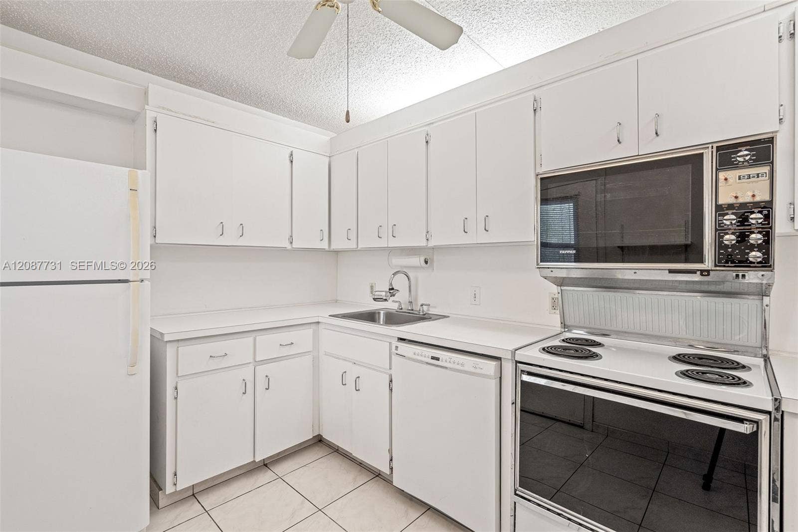 3301 N Country Club Drive, #208, Aventura, FL 33180 Photo 21