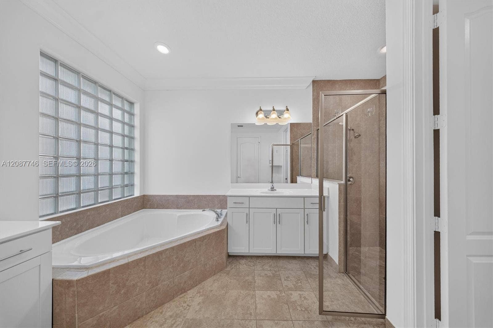 PRINCIPAL BATHROOM DOWNSTAIRS