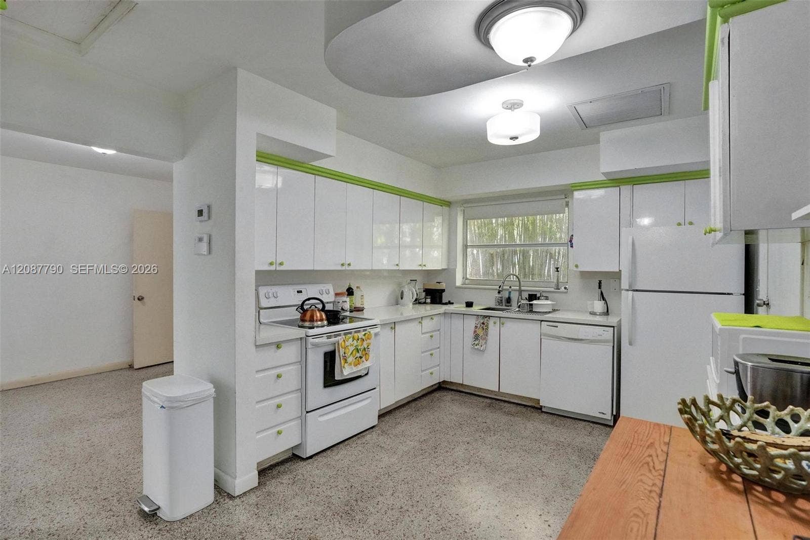 18500 NE 23rd Court, Miami, FL 33180 Photo 14
