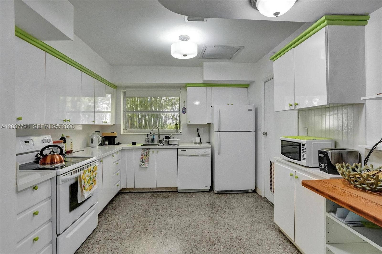 18500 NE 23rd Court, Miami, FL 33180 Photo 15
