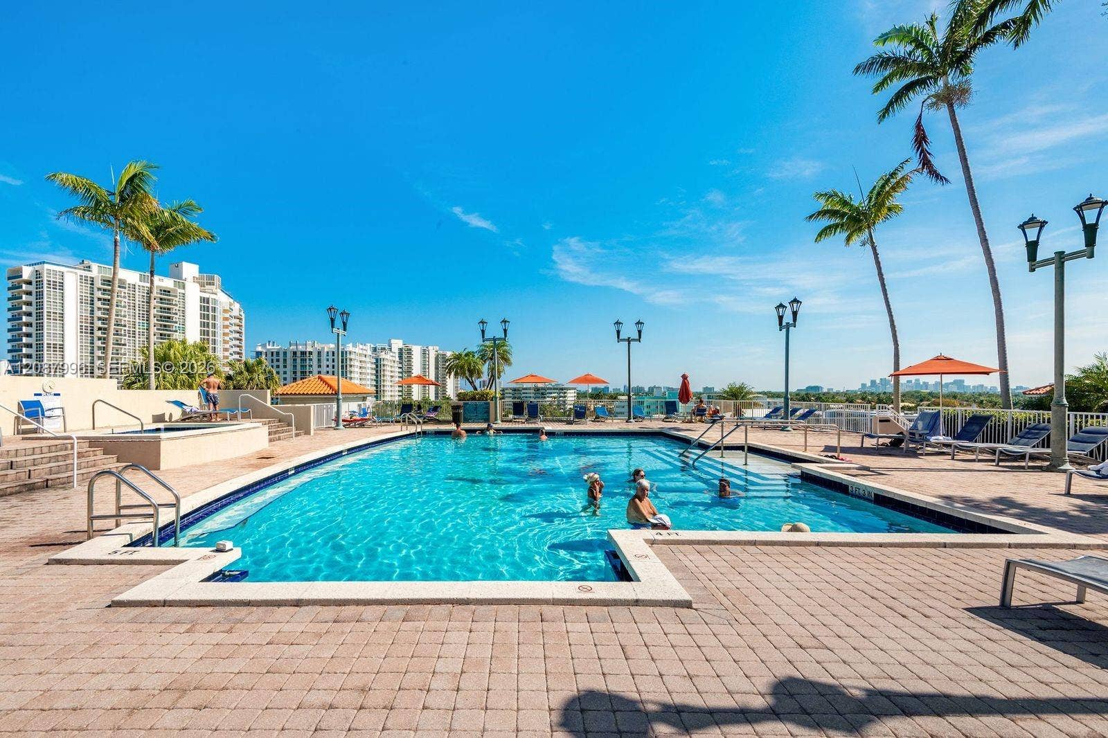 3020 NE 32nd Avenue, #1401, Fort Lauderdale, Fort Lauderdale, FL 33308 Large Pool Deck with Spa