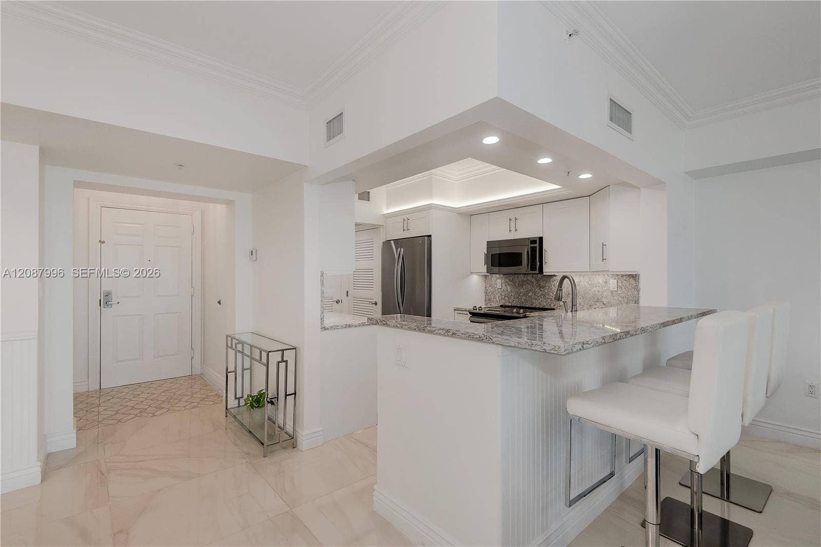 3020 NE 32nd Avenue, #1401, Fort Lauderdale, Fort Lauderdale, FL 33308 Main Entry Leads to Kitchen/Dining Room Area