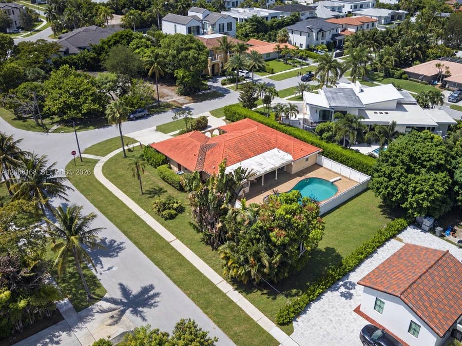 Property photo for 820 NE 4th Avenue, Boca Raton, FL