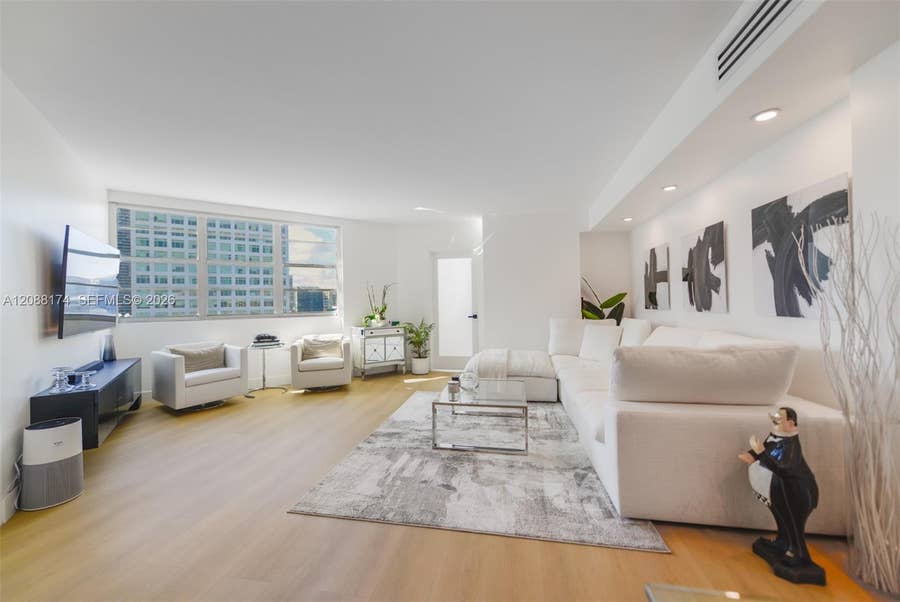 Property photo for 801 Brickell Bay Drive, #1962, Miami, FL
