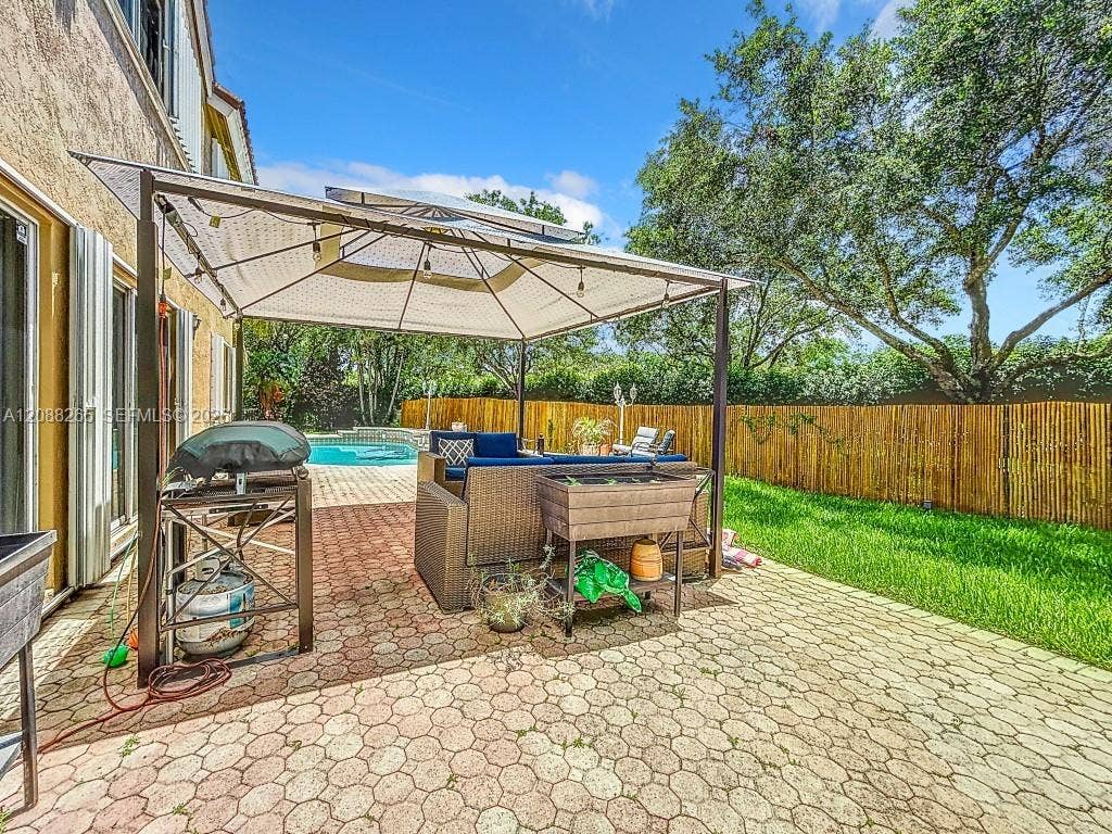 1342 NW 195th Avenue, Pembroke Pines, FL 33029 Covered pool-side area