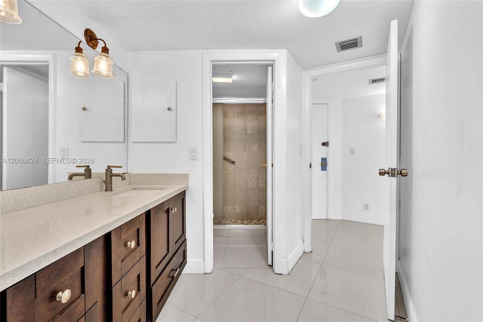 20400 W Country Club Drive, #315, Aventura, FL 33180 PRIMARY BATH