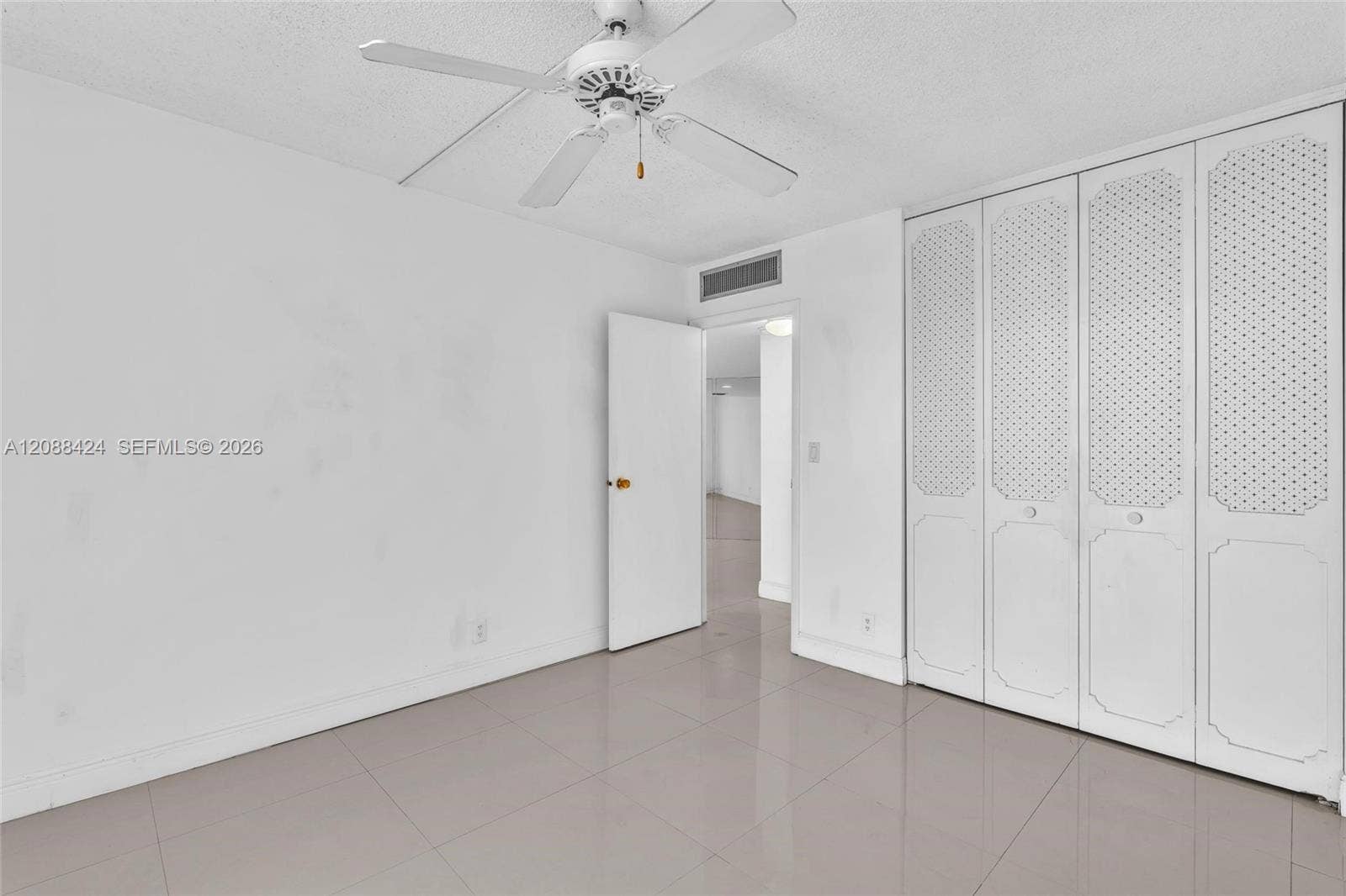 20400 W Country Club Drive, #315, Aventura, FL 33180 GUEST CLOSET - SPACIOUS